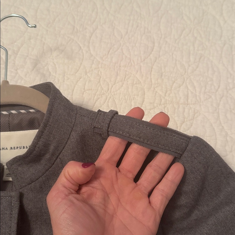 Banana Republic Grey Wool Blazer - 8 - Picture 6 of 8